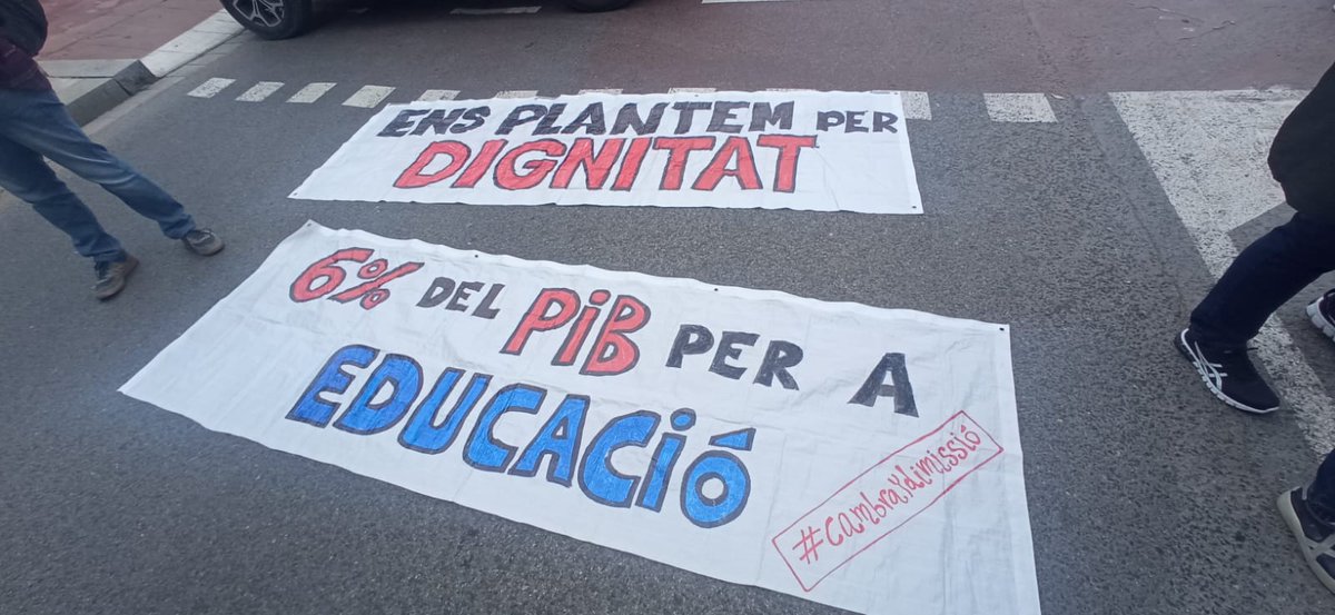 CUPReus's tweet photo. La mobilització de #VagaEducació avui tornar a ser a Tarragona✊🏽🏫👅

#CambrayDimissió https://t.co/XVYfFjr8d1