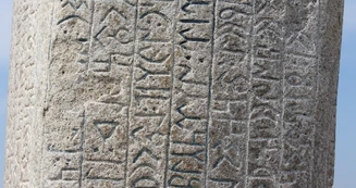 LusioAlpha's tweet photo. creating custom language font for my adventure game hell yeah...

reviving 1300 year old Turkic writings

this is gonna be fun 😊 
#gamedev #indiedev https://t.co/BnLiiXYN4I