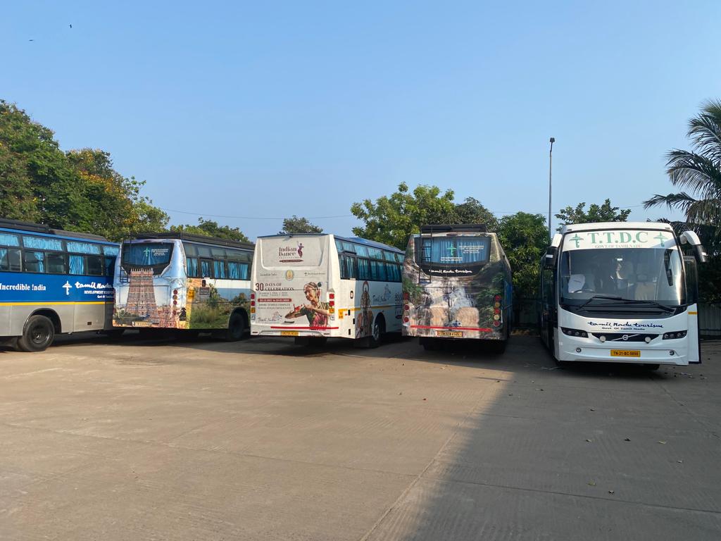 MMathiventhan's tweet photo. #TNTourism #BusGarage தமிழ்நாடு சுற்றுலாத்துறைக்கு சொந்தமான 14 சொகுசு பேரூந்துகள், நிறுத்தப்பட்டிருக்கும் தீவுத்திடல் பணிமனைக்கு சென்று பேரூந்துகளின் பராமரிப்பு, பயன்பாடு, உபகரணங்கள் மற்றும் பணியாளர்கள் குறித்து கேட்டறிந்து, ஆய்வை மேற்கொண்டோம். உடன் @Sandy_Nanduri அவர்கள். நன்றி https://t.co/GKoDP2ReWL