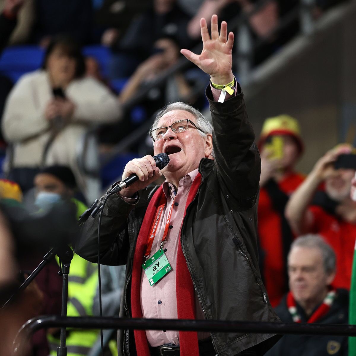 jacktay_'s tweet photo. @KevMcnaughton Capture the emotion of Dafydd Iwan and the crowd super kev https://t.co/cBFFriHtu3