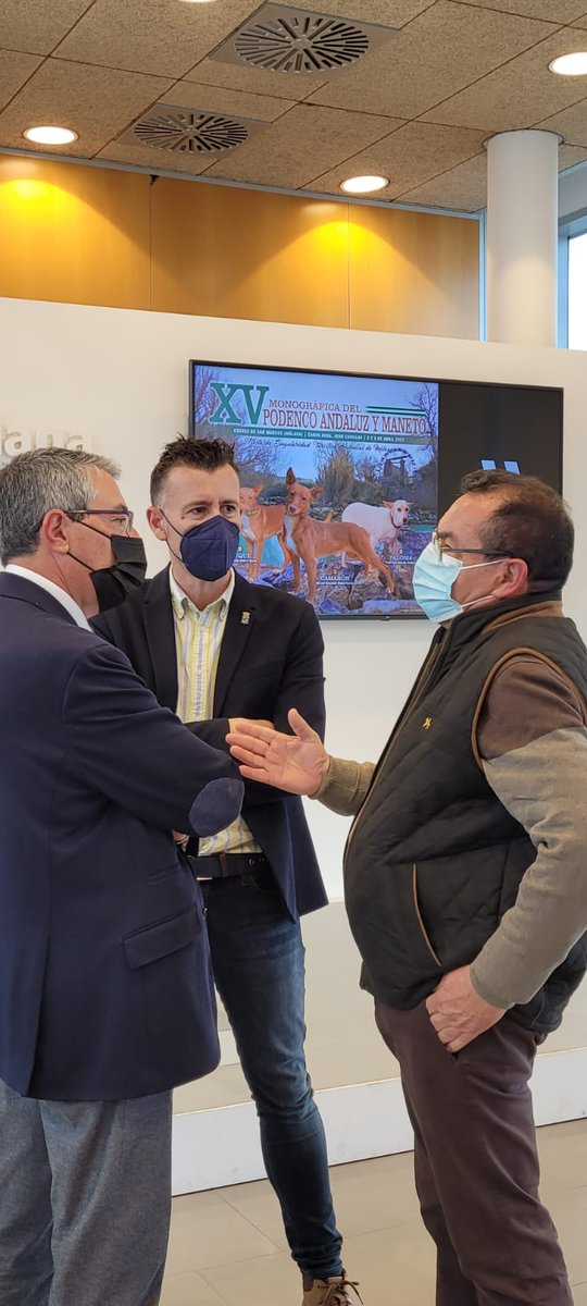 ppdiputacionmlg's tweet photo. En el día de hoy nuestro #presidente @Francissalado acompañado por el alcalde de #cuevasdesanmarcos José M Molina y el presidente de la Soc. de Cazadores "El Camorro" José M. Ginés han presentado hoy la XV Monográfica del #podencoandaluz y #maneto https://t.co/sfDRGeyOW4