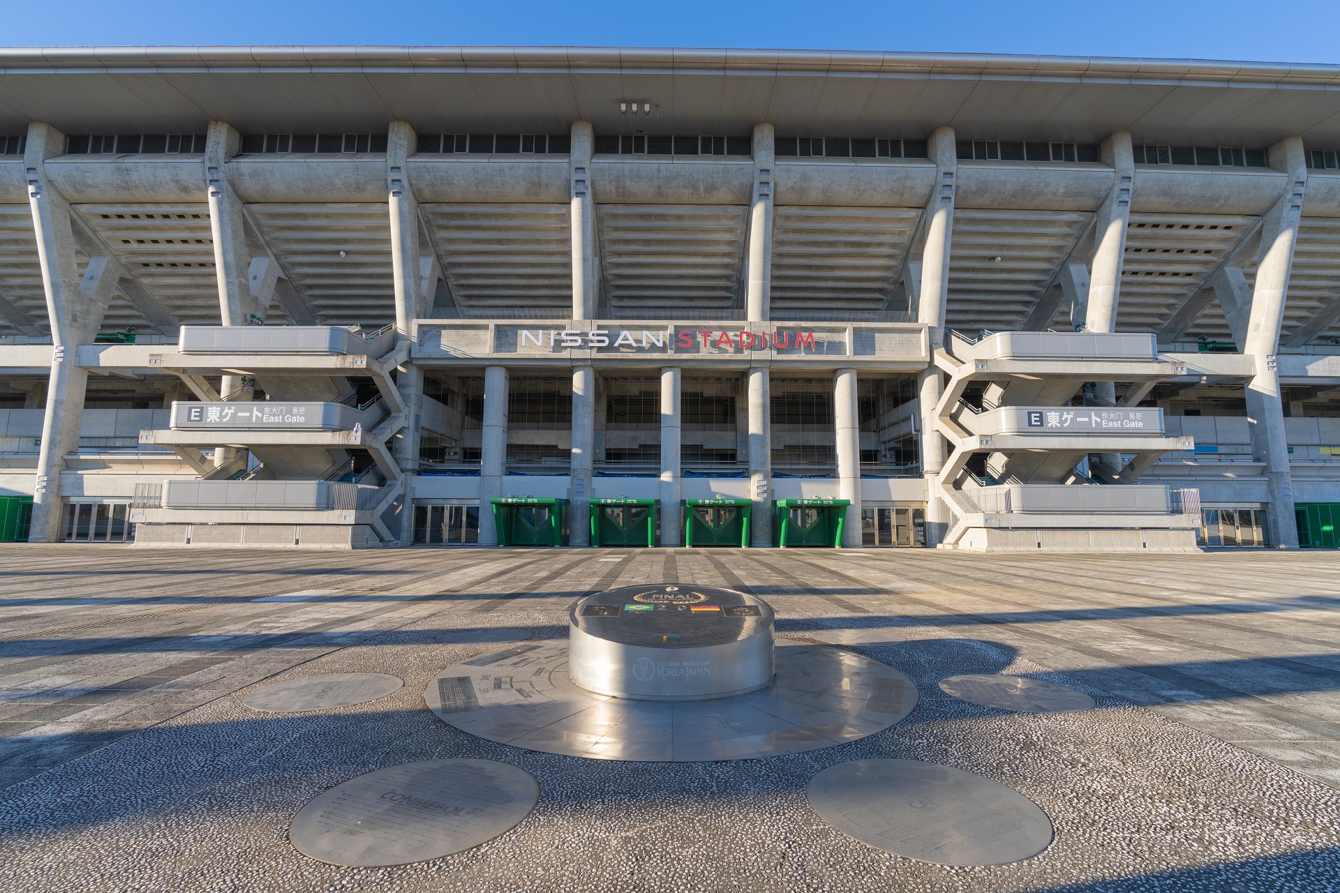 新横浜公園 日産スタジアムからのお知らせ 東ゲートにラグビーワールドカップ19 東京オリンピック競技大会サッカー決勝会場を記念した銘板を設置しました 日産スタジアム 横浜国際総合競技場 は 02fifaワールドカップを含めた世界三大