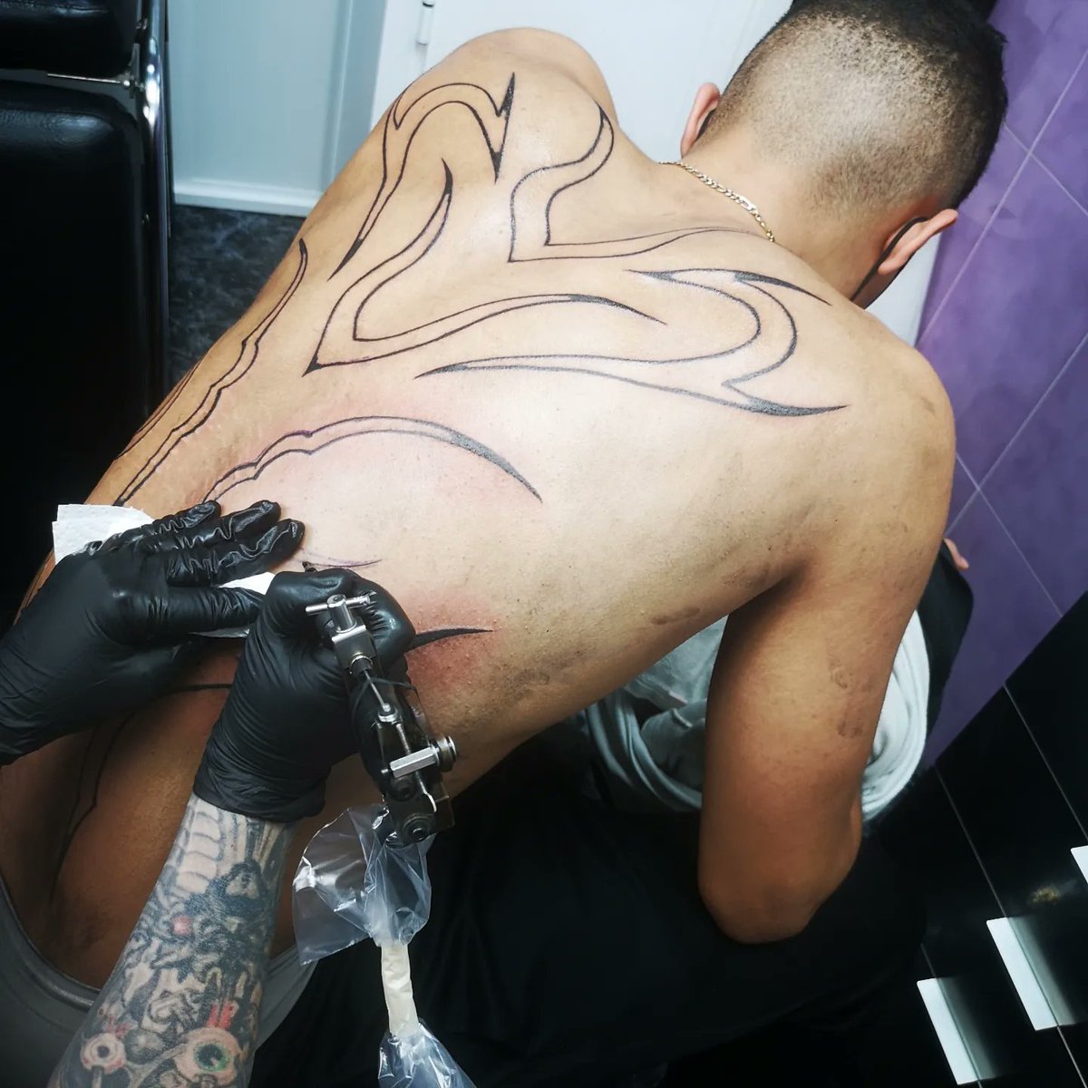 TarantulaTattoo's tweet photo. Aquí os muestro la primera sesión de David. #tattoo #tatuaje #tattoolife #ink #inksession #inktattoo #inkmalaga #tatuajesmalaga #malagatattoo #estudiotatuajes #tatuadora #Tekken #devil #backtattoo #tribal #tribaltattoo tatuado por #iciarorozco de #tarantulatattoo en #Malaga #arte https://t.co/cepwqeOyMU