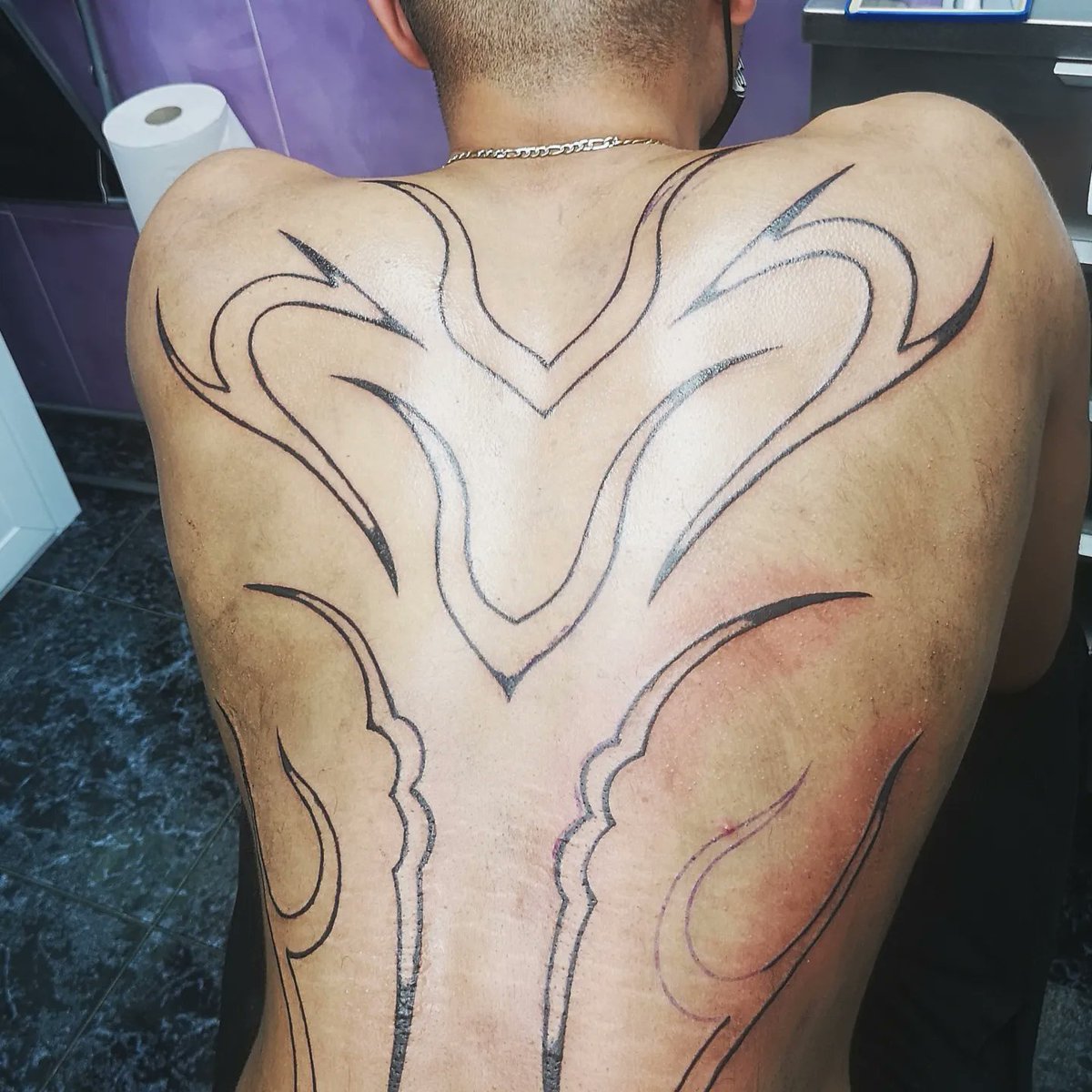 TarantulaTattoo's tweet photo. Aquí os muestro la primera sesión de David. #tattoo #tatuaje #tattoolife #ink #inksession #inktattoo #inkmalaga #tatuajesmalaga #malagatattoo #estudiotatuajes #tatuadora #Tekken #devil #backtattoo #tribal #tribaltattoo tatuado por #iciarorozco de #tarantulatattoo en #Malaga #arte https://t.co/cepwqeOyMU