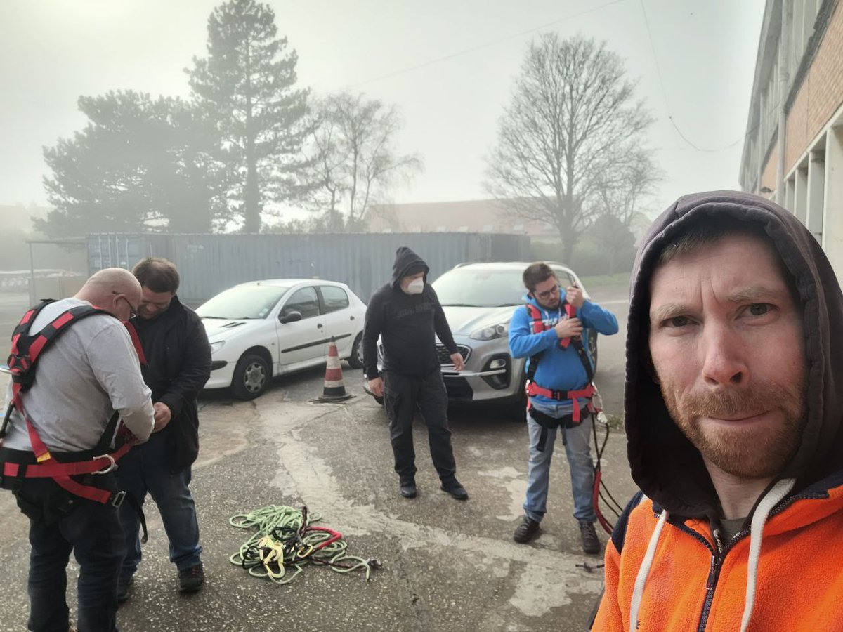 AssociationA2RS's tweet photo. ✅Une journée maintenance au Radio Club de l’Agglomération Dunkerquoise
💪Comme d’habitude ce fut une agréable journée avec une bonne ambiance chez l'A2RS!

#CappelleLaGrande #CommunautéUrbainedeDunkerque #dunkerque #maintenance #A2RS #F8KGS #hamradio #Radioamateur #amateurradio https://t.co/2HGQIMfzVs