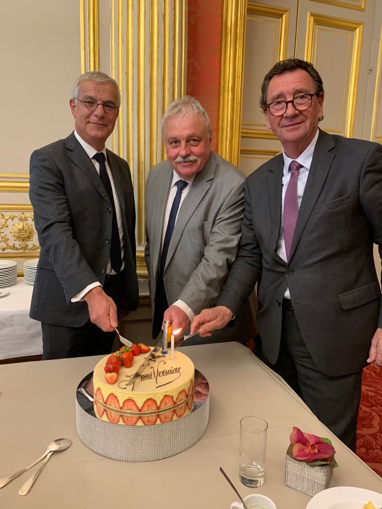 #10ans 
La Commission de l'aménagement du territoire et du développement durable (CATDD) du Sénat a fêté ses 10 ans en présence de <a href="/RaymondVall/">Raymond Vall</a> et <a href="/HMaurey/">Herve Maurey</a>, anciens présidents