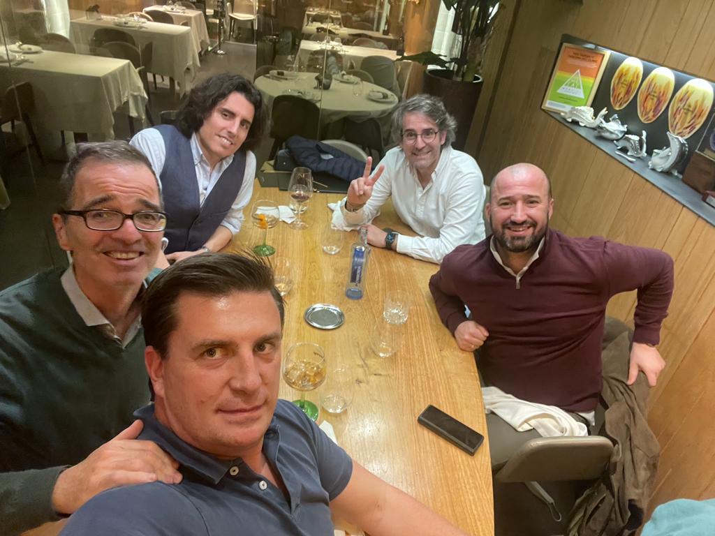 maqrollmates's tweet photo. Gracias @LudaPartners Daniel, Luís, @malvescardoso @AlexLorenzoD por el buen rato que hemos pasado hablando de retos, networking,de la vida y de Andalucia.
Un equipazo de grandes personas, profesionales, cohesionados,y con gran visión. 
Proud hands on investor
Go Luda &amp; Oro Novus https://t.co/NEJ08PeGOF