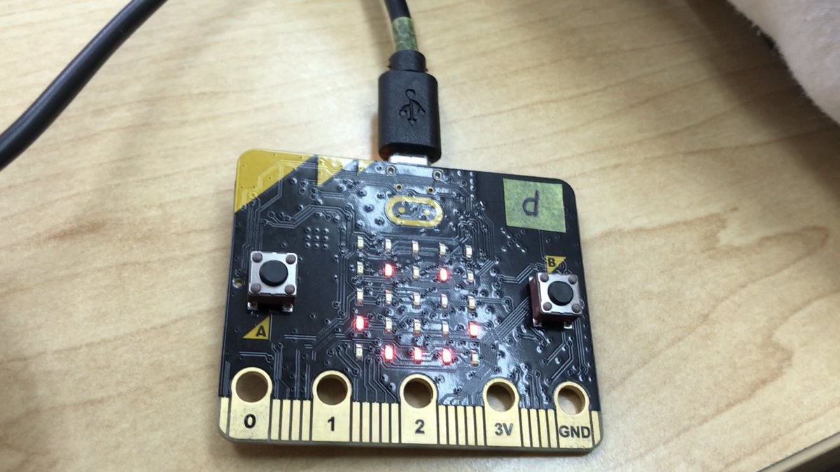NtmC4Program's tweet photo. ものツクール
プログラミング教室
親子で無料体験会へ行ってきました🐸

マイクロビットを使ったプログラミングを体験
かえるの合唱を鳴らしたり、電光掲示板のように文字を光らせたり

ロボットプログラミングに興味のある子におすすめ😊
#ものツクール https://t.co/SOoTFcPFkN