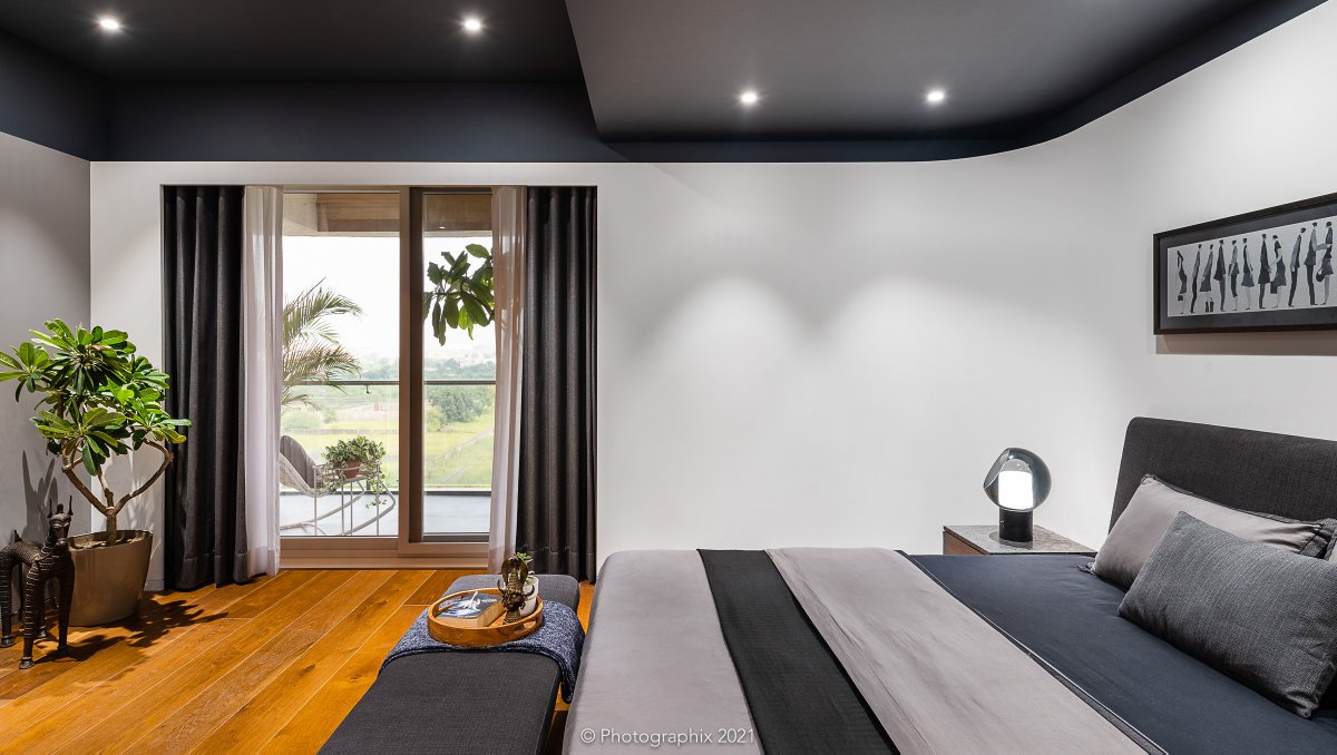 ArchitectsDig's tweet photo. The white ‘skin’ that wraps volumes in Fillet Haus and the rounding of planar junctions is clearly seen in its master bedroom.

#DIGDesignStudio #DIGArchitects #homedesign #brutalist #Designintigrated https://t.co/TKicyafj6j