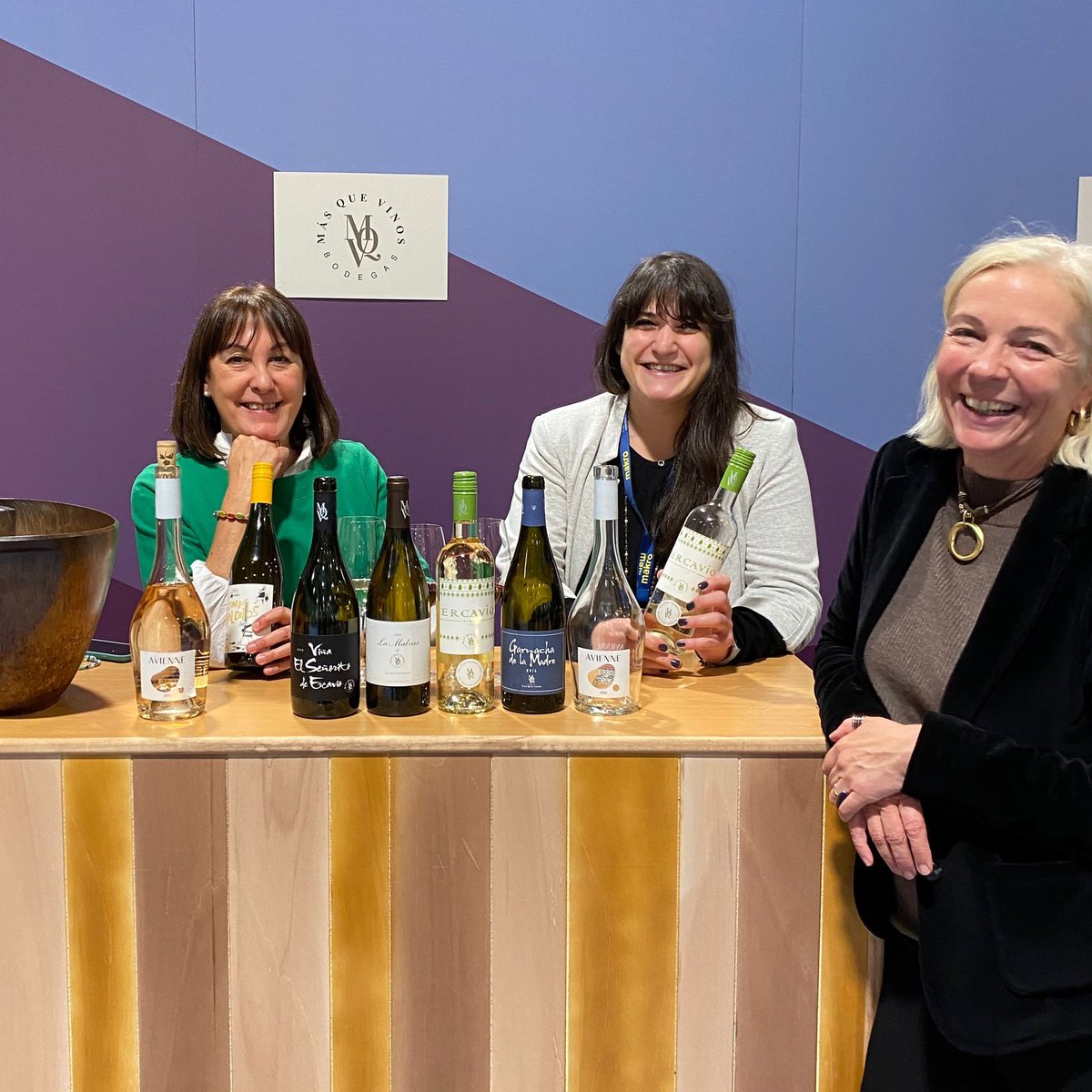 CriteriaGrupo's tweet photo. Estos días estamos de visitas y catas en @madridfusion. Aquí estamos disfrutando con nuestras amigas Alexandra Schmedes y Margarita de @bodegasmqv en su stand de vinos. 🍷 Una parada muy recomendada. 🍷 

#GrupoCriteria #CriteriaStudio #MadridFusión2022 https://t.co/vgXR21OdWK