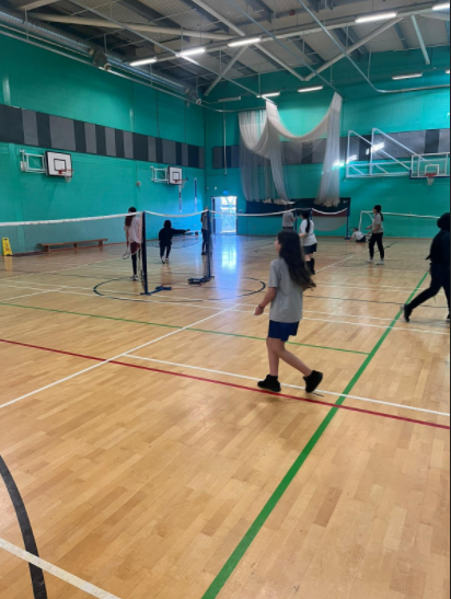 HHSHaringey_PE's tweet photo. Need more courts for morning badminton club! https://t.co/imViTmFyQs