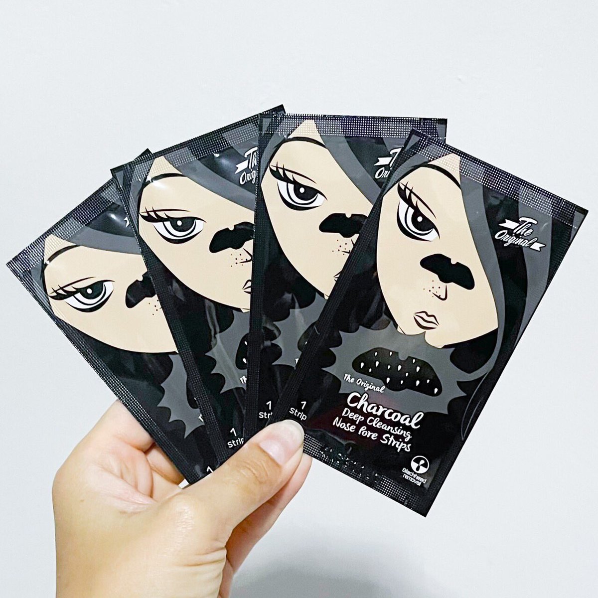 mmtd_tpw's tweet photo. ใครมีสิวเสี้ยนแนะนำเลย เราใช้ประจำ ลอกสิวได้สะใจมากกก 1 ซอง 45 บาท ได้ 4 ชิ้นเลย คุ้มจริงๆ ของมันต้องมีนะ เอาให้แฟนลองใช้ดูหลุดมาเยอะอยู่เด้ออ ในเซเว่นมีจ้า ไปตำ!!! #ใช้ดีบอกต่อ #รีวิวเซเว่น #ลอกสิวเสี้ยน https://t.co/TPBVy7g9VI