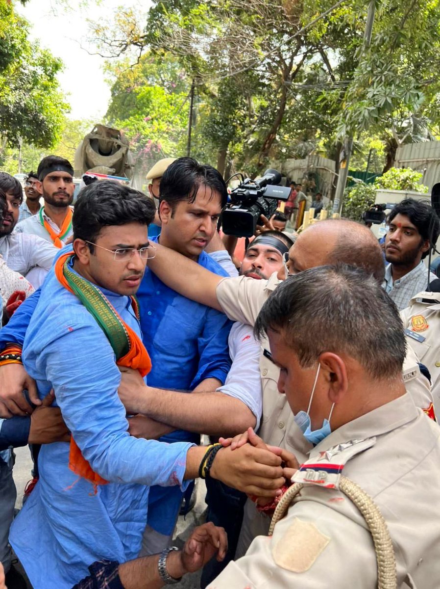 RT if you want <a href="/Tejasvi_Surya/">Tejasvi Surya</a> to be arrested for attacking CM house in delhi.