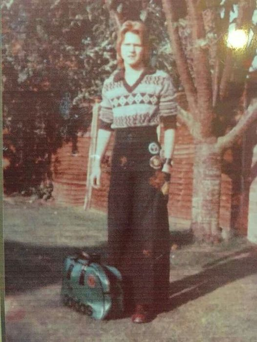davy_lawless's tweet photo. Northern soul boy, complete with the ubiquitous Peter Black Adidas bag. #Northernsoul #TamlaMowtown #WiganCasino #1970s https://t.co/PbKP6ooafN