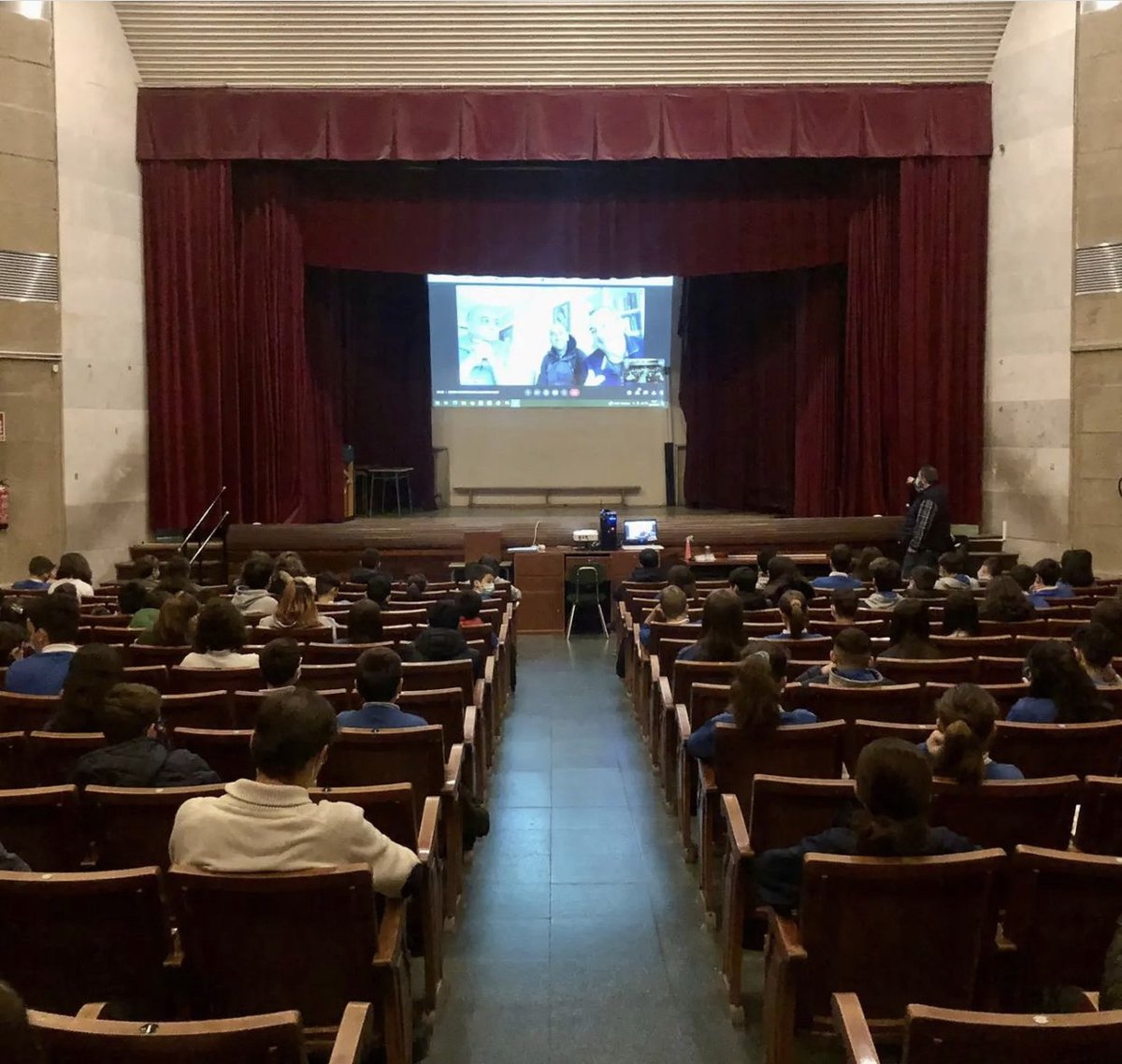CcvMaristas's tweet photo. Poniéndole cara a la #solidaridad. En nuestra semana SED nos unimos al #ProyectoFratelli y conocimos la experiencia del centro educativo de la mano de los hermanos que se encuentran allí en Líbano #MaristasEscucha #somosMaristas #SemanaSED https://t.co/M3kgF9bJrz