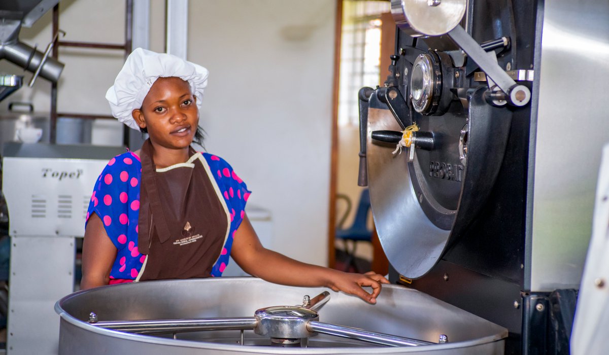 Afcfta4smes's tweet photo. Following the discussion regarding the #AfCFTA  opportunities, management at Rizvan Holdings Ltd noted that their export capability is constrained by limited finances to scale their business and the high cost of packaging materials for roasted coffee. #OneAfricanMarket https://t.co/AxIvwwxhz7