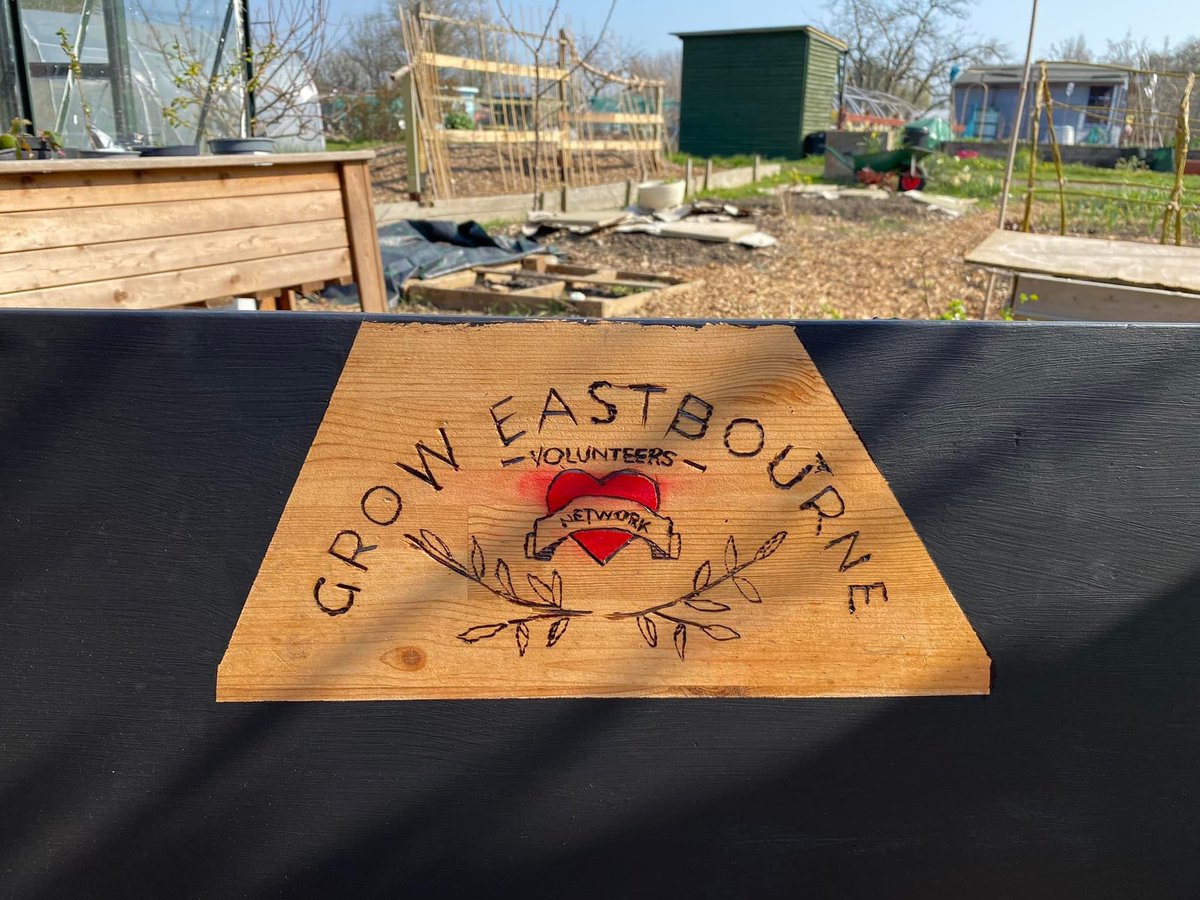 Thank you so much to the Hampden Park Shedders and Linda, who handed over this masterpiece! Recycled from a disused table top with our logo lovingly pyrographed into the wood. We’ll be using this to keep track of our planting. Thank you very much 🥰