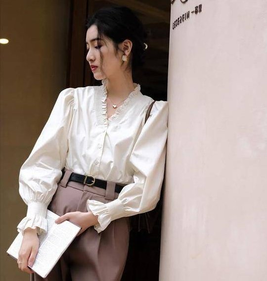 heavensdew_co's tweet photo. In order to be irreplaceable, one must be different ๐
This is a thread of classy & expensive-looking blouse โจ
#PutMeInYourCart https://t.co/mrGbcRaSfv