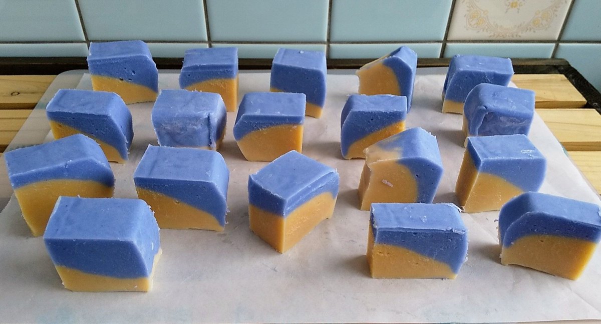 tokoYY1's tweet photo. #PeaceForUkraine という願いをこめて、ウクライナ国旗カラー🇺🇦の石けんつくってみた
#Ukraine 
#handmadesoap 
#ウクライナ 
#peace 
#平和 https://t.co/nmF5stRsOB