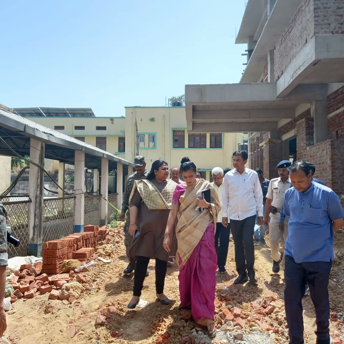 उपायुक्त नैंसी सहाय एवं स्वास्थ्य विभाग की टीम के साथ, संयुक्त रूप से सदर अस्पताल परिसर में निर्माणाधीन ब्लड बैंक भवन का निरीक्षण किया। 
<a href="/JharkhandCMO/">Office of Chief Minister, Jharkhand</a> 
<a href="/DC_Hazaribag/">DC Hazaribag</a>