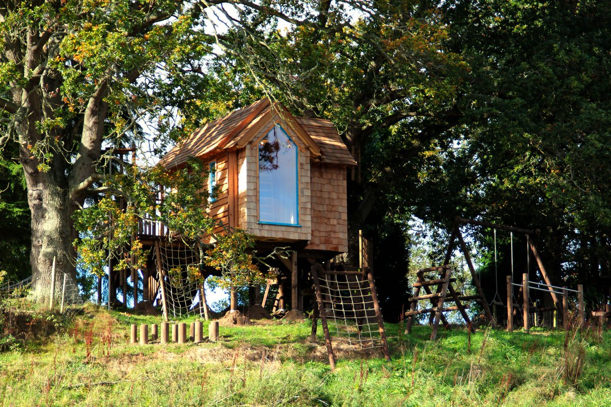 BlueForest_'s tweet photo. Outdoor adventures are guaranteed in the gorgeous little treehouse - complete with ball pit, trap door, scramble nets, slide and so much more! The perfect recipe for keeping kids entertained outdoors. #outdooradventure #treehousefun https://t.co/wp6TlaAuLZ