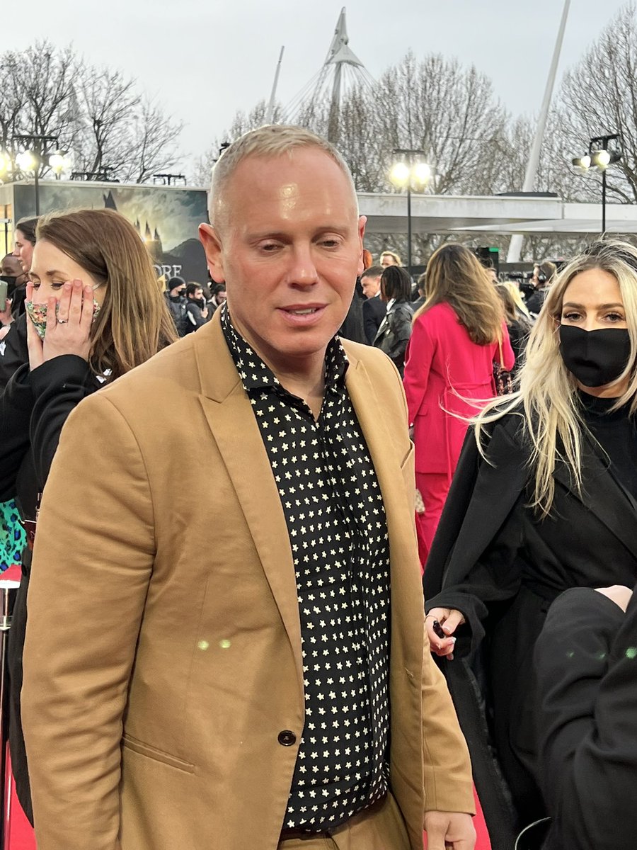 NealemStephens's tweet image. Always lovely to bump into my fave 💕
@RobbieRinder 

#worldpremiere #redcarpet #fantasticbeasts  #secretsofdumbledore  #royalfestivalhall #judgerinder