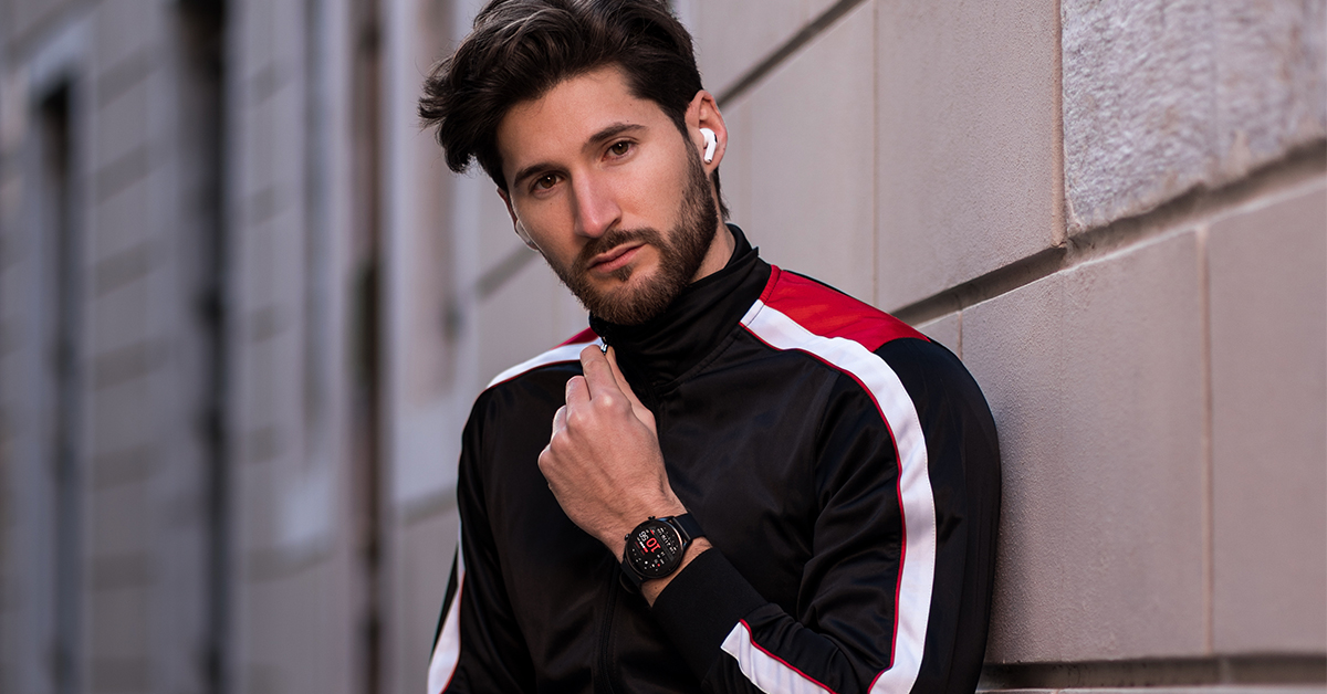 AmazfitGlobal's tweet photo. Check out how well @michelexsimeoni rocked the #Amazfit #GTR3 ⌚ They both have classic style that's #BuiltToLast 😎 #SmartHealthMadeEasy https://t.co/d2Kb1RjaYk
