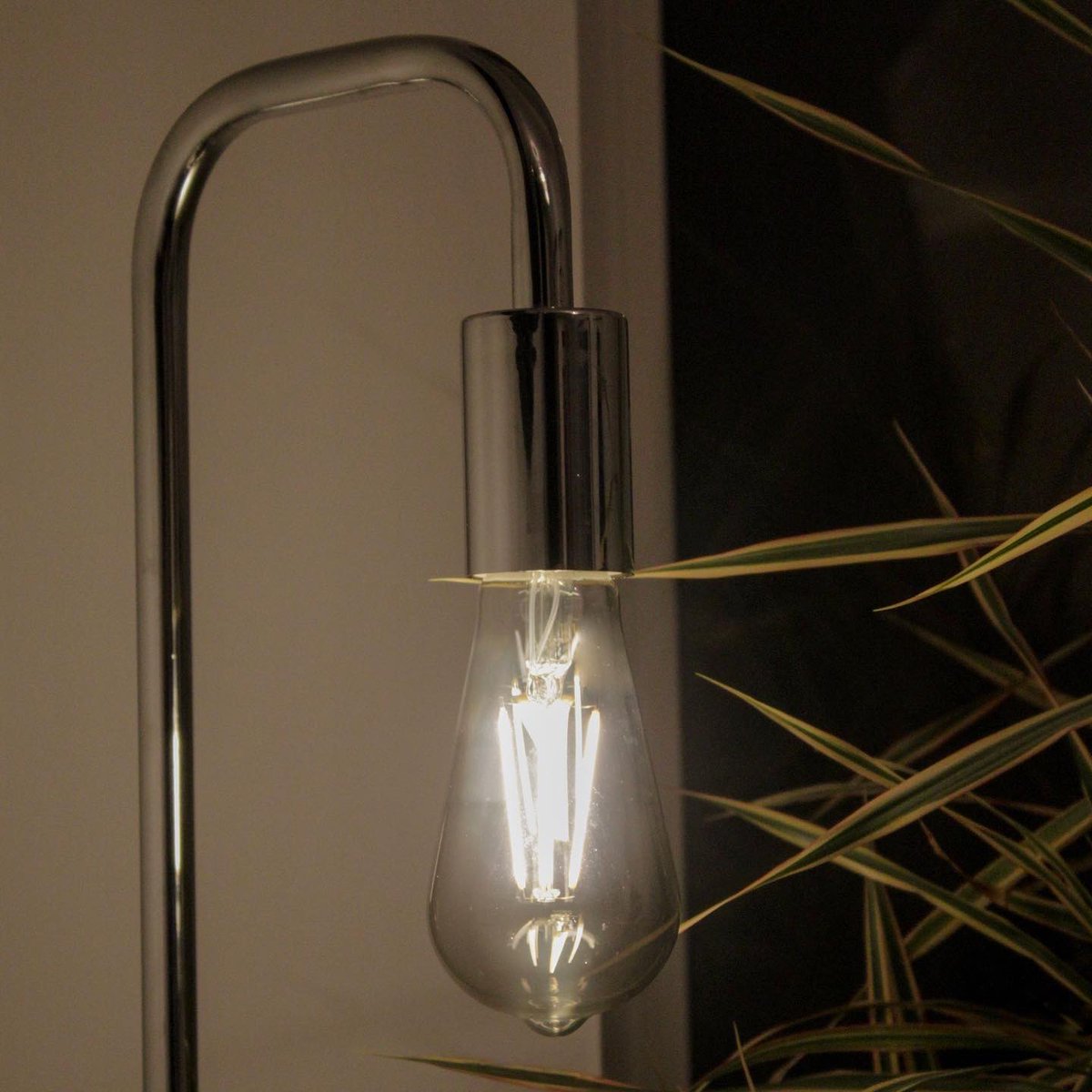 LightsaveLtd's tweet photo. Convert your decorative lamps into smart lights! 
The Ledvance Bluetooth filament range is easy to install and set up! 
With a variety of styles including the Smoke ST64 lamp; find the lamp right for you! 

#Lightsave #lighting #smartlighting #smartdevice #filamentlamps #LEDVANCE https://t.co/WoZ2kHwMx8