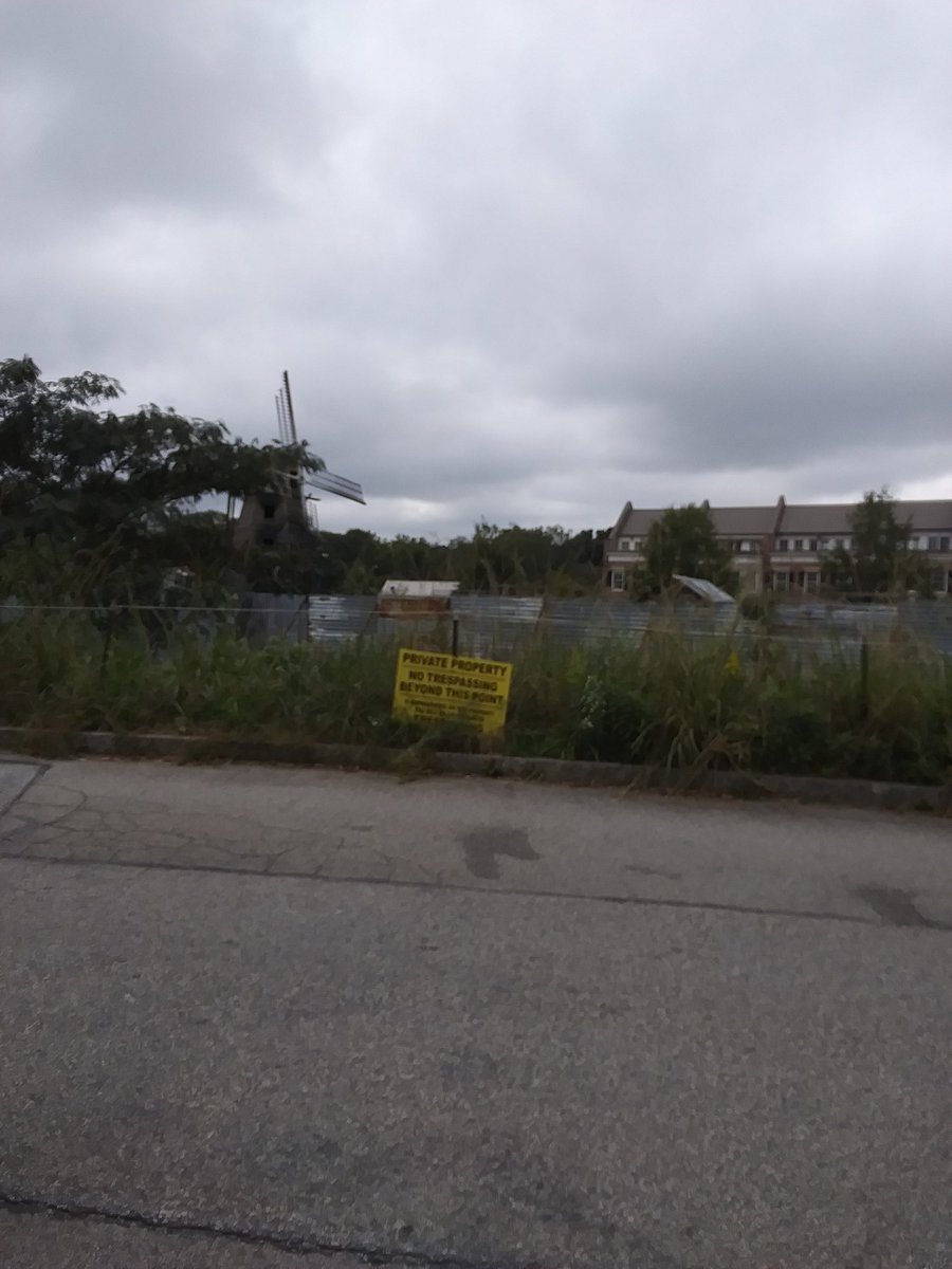 DarylsLilBitch's tweet photo. Thanks for all the memories Senoia! You were a wonderful setting for a wonderful show. Even though you're super famous, you kept your small town charm. 😭 #TWD #TheWalkingDead #TWDFamily #RIPTWD #Senoia https://t.co/IOmApiIhCx