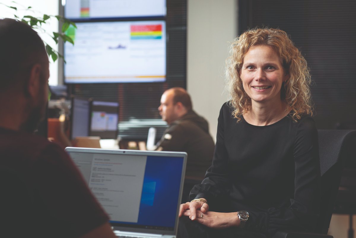 Vr_RR's tweet photo. Miranda hoopt dat Mozard uiterlijk na de zomer van 2022 operationeel is voor de VRR. “Het eerste zaaktype, Evenementen, gaat begin 2022 live. Vervolgens richten we de overige veertien zaaktypen die in de organisatie gebruikt gaan worden in.”

Lees meer: https://t.co/4Ik2zJ9MMz https://t.co/itLvXdUW6G