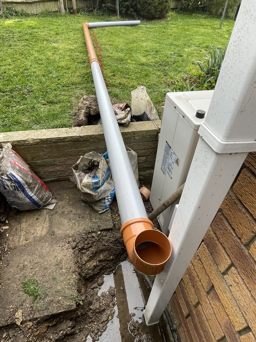 GeoffreyCoan's tweet image. Found one drainpipe goes straight into the soil, with an ineffective short land drain not helping at all.
Soil washes into the drain, blocks it up.
Water in the foundations isn&apos;t good.
#NoBodging #DoItProperly but need to trench 8m of new drain to the garden water storage tank😩