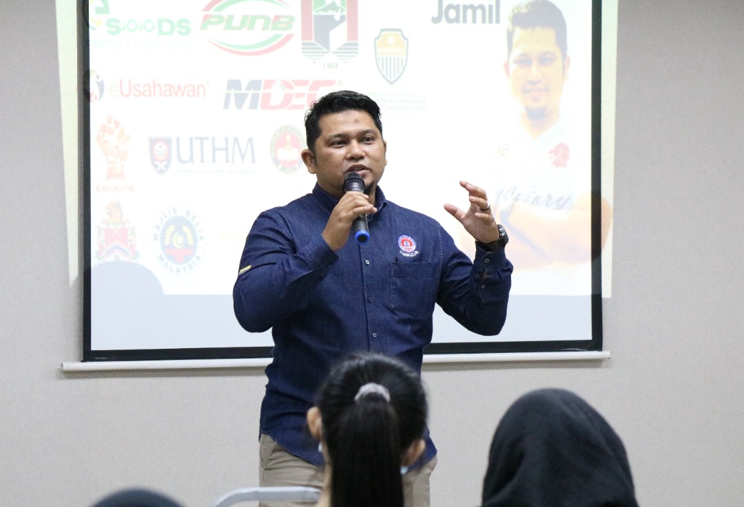 SmartCollegeSC's tweet photo. Terima Kasih kepada Encik Muhammad Syukran Jamil dan Encik Muhammad Syamsul kerana meluangkan masa untuk memberikan taklimat mengenai Keusahawanan Digital di SMART College. https://t.co/LRHcPnv1iw