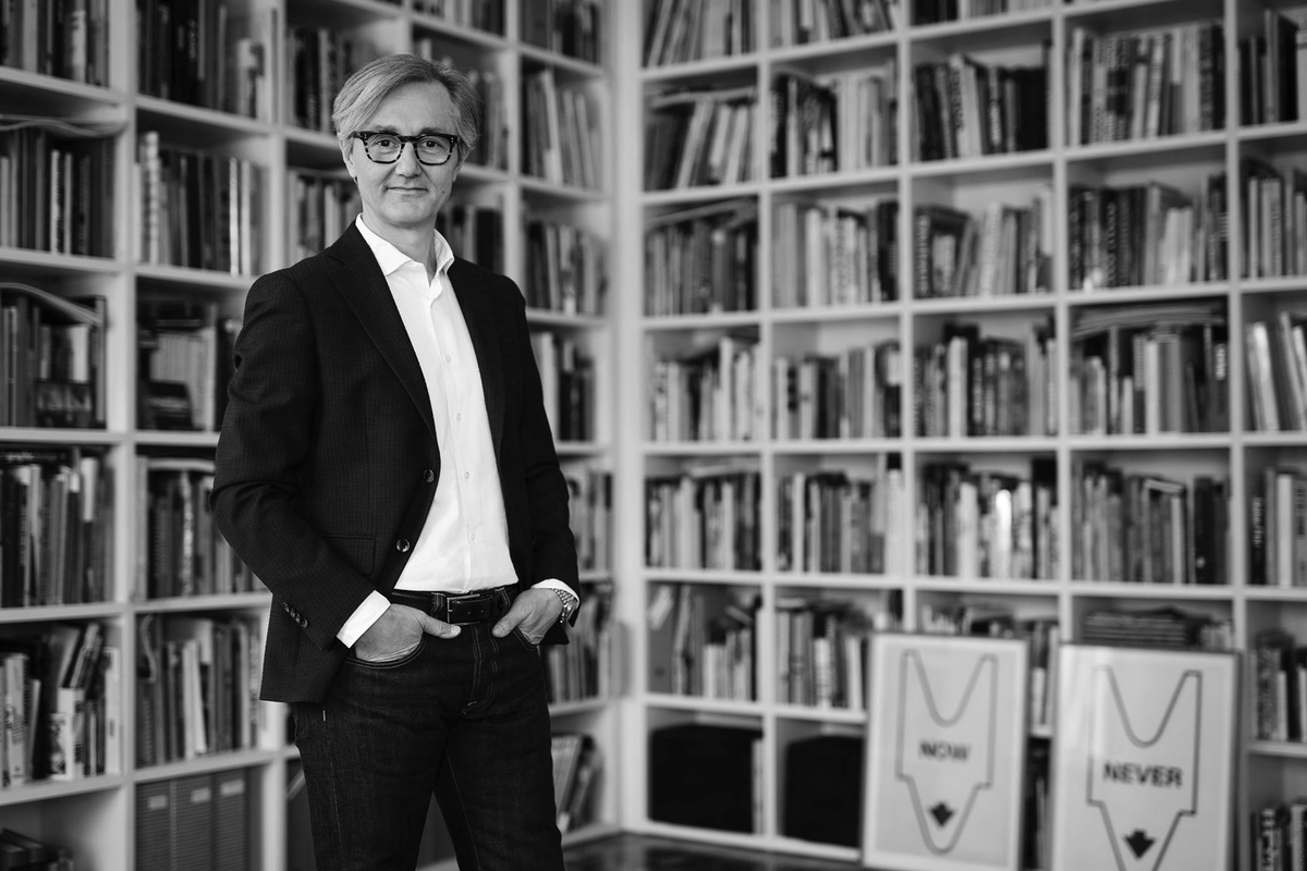 Tipoteca's tweet photo. La prima lecture di #ThinkandType è con @leonardosonnoli “W. L'infinita vita delle lettere”,  venerdì 8 aprile, alle 20.30, in presenza e in streaming. https://t.co/8T2iqgjsEn