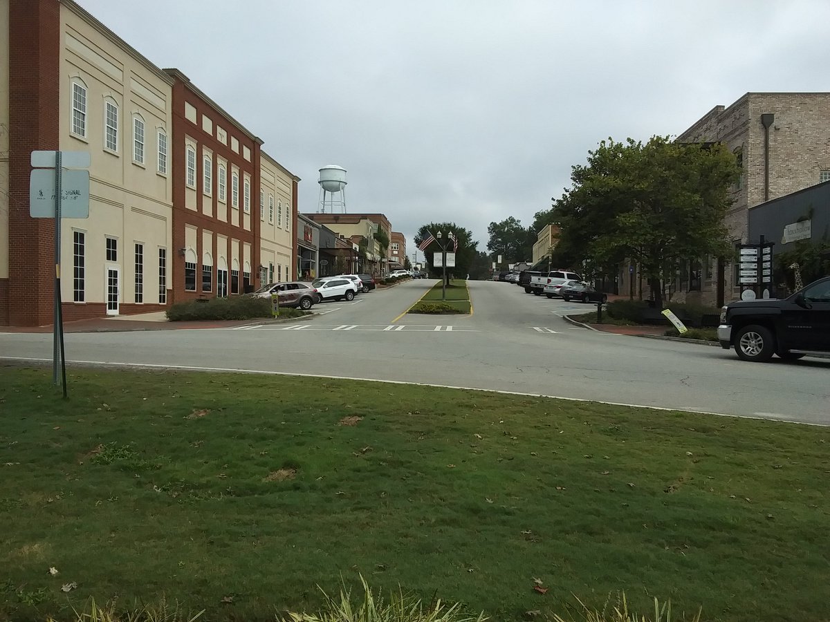 DarylsLilBitch's tweet photo. Thanks for all the memories Senoia! You were a wonderful setting for a wonderful show. Even though you're super famous, you kept your small town charm. 😭 #TWD #TheWalkingDead #TWDFamily #RIPTWD #Senoia https://t.co/IOmApiIhCx