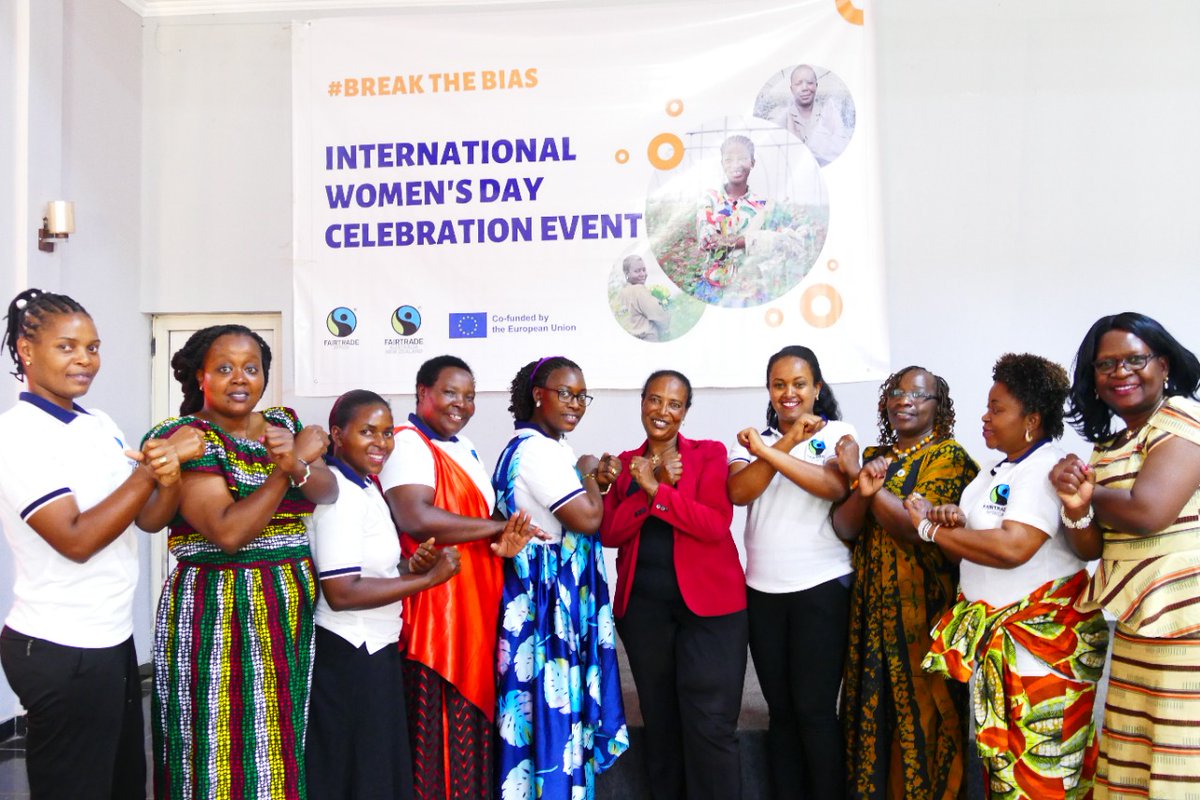 FairtradeAfrica's tweet photo. Last week, we recognised producer-led initiatives in Eastern Africa in #breakingthebias and promoting gender equality through social and economic empowerment. 

More ➡️https://t.co/rriolG97kG

#IWD2022 

🧵1/8 https://t.co/N7Nm2gkx1w