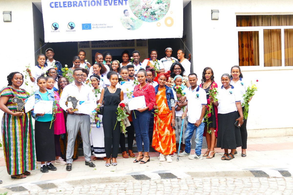 FairtradeAfrica's tweet photo. As we come towards the end of #WomensHistoryMonth, we share the some of the remarkable projects spearheaded by coffee, tea and flower producers from 🇨🇩, 🇪🇹, 🇰🇪,🇷🇼, 🇹🇿 and 🇺🇬.

#IWD2022 
🧵2/8 https://t.co/cXsdAjQWXO