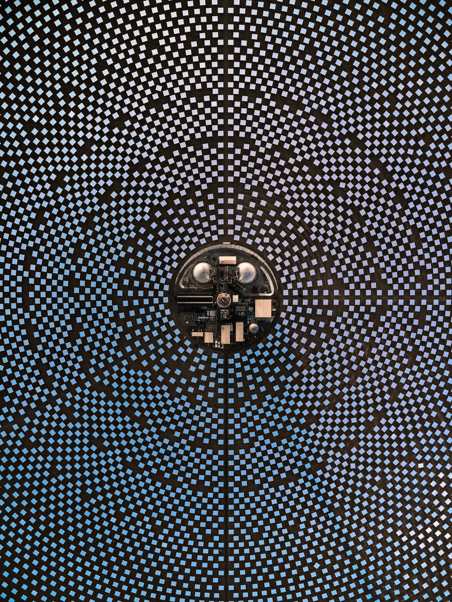 yksirinkan's tweet photo. Fotoğrafçı Tom Hegen, hızla çoğalan güneş enerjisi santrallerinin kuşbakışı nasıl göründüğünü gösteren bir proje hazırlamış."Güneş Enerjisi Serisi" isimli bu projede fotoğrafçının asıl ilgisini bu dev yapıların geometrik şekilleri çekmiş. https://t.co/3QNyyfCqRf