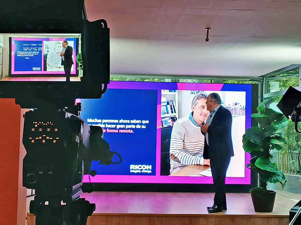 ricohspain's tweet photo. Un placer participar en #SamsungDisplayExperience para experimentar de primera mano las últimas novedades y soluciones de @SamsungEspana.

Junto a nuestros clientes, probamos la flexibilidad ilimitada en displays de última tecnología de visualización y emisión de contenidos. https://t.co/Xvawrs8OMt