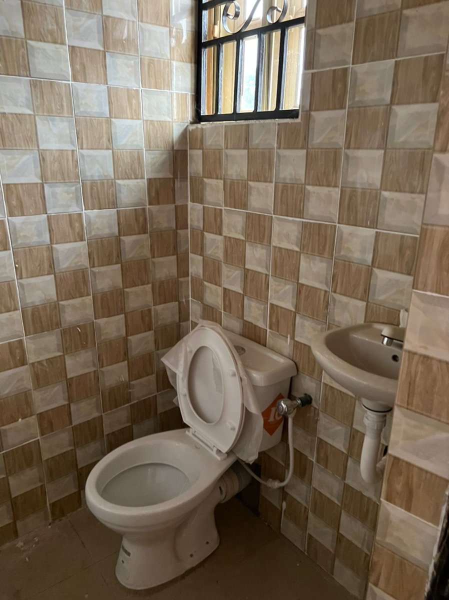 esv_shakur's tweet photo. TO LET
Type: 2 Bedroom Flat
Location: Basorun
Facility: All Ensuit with modern facility
Rent: #500,000
07033854428
#ibadanapartmnet #bashorun #ibadan #houseinibadan
@Ibadantwitta_ @FotoNugget @CleanIbadan @IbadanPoloClub @Ibadanconnect @UsmanAd99429977 @innocent_uzzy https://t.co/J3DGmGAfMu