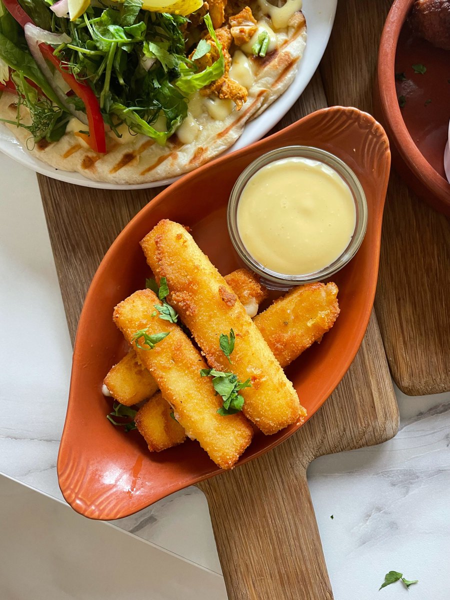 theginkitchen's tweet photo. As we know, gin and cheese are two of life's great pleasures and finding the perfect match can be a heavenly and exciting adventure. Our smoked paprika &amp; oregano mozzarella sticks served with aioli are a fantastic pairing, especially with Gutsy Monkey gin. https://t.co/0QQCaOM76E