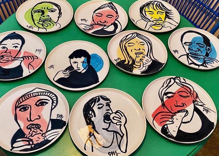 31/MAR, 19 h, en #CoraEggerAtelier, inauguración de ‘Let's Eat', #expo de platos ilustrados, salsas y cuadros de #ScottRiley. Un festín visual y gastronómico que celebra el placer de picar, lamer, roer, sorber y saborear 😋.

📍Sant Pere més Alt, 48. Barcelona
📅 Hasta el 25/ABR