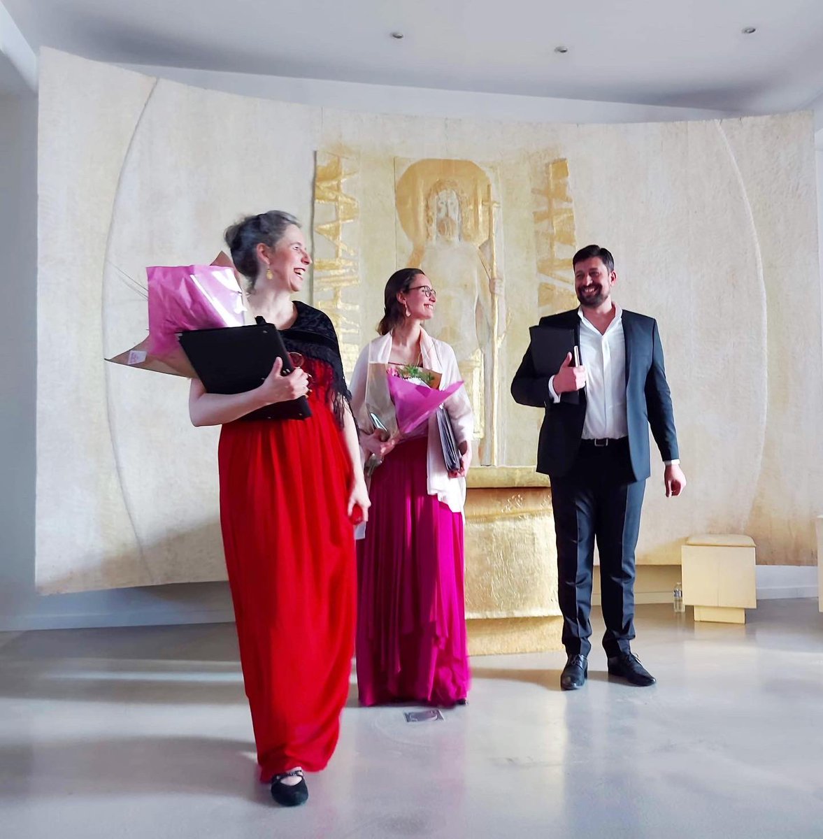 EnsembleCeladon's tweet photo. Deux merveilleux concerts ΙΕΡΟΣ | HIEROS en région lyonnaise, dans des lieux merveilleux, avec un public merveilleux !
Merci 🙏🏻
#concert #rhonealpes #musiquemedievale #medievalmusic #contemporarymusic #jeanphilippegoude #ensembleceladon #paulinbundgen #contretenor #soprano https://t.co/99209tlwoS