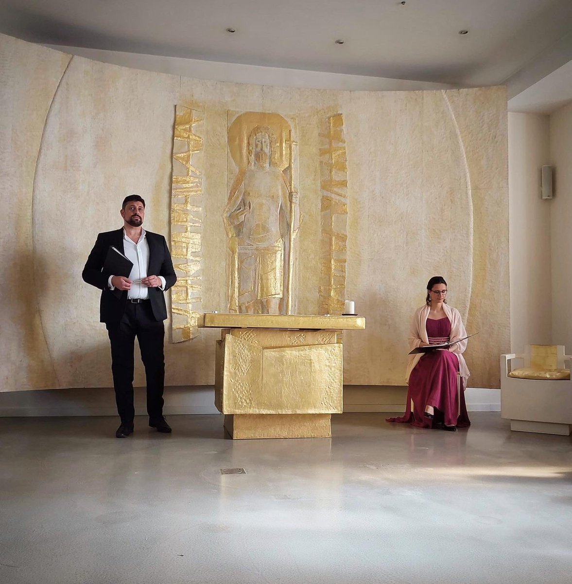 EnsembleCeladon's tweet photo. Deux merveilleux concerts ΙΕΡΟΣ | HIEROS en région lyonnaise, dans des lieux merveilleux, avec un public merveilleux !
Merci 🙏🏻
#concert #rhonealpes #musiquemedievale #medievalmusic #contemporarymusic #jeanphilippegoude #ensembleceladon #paulinbundgen #contretenor #soprano https://t.co/99209tlwoS