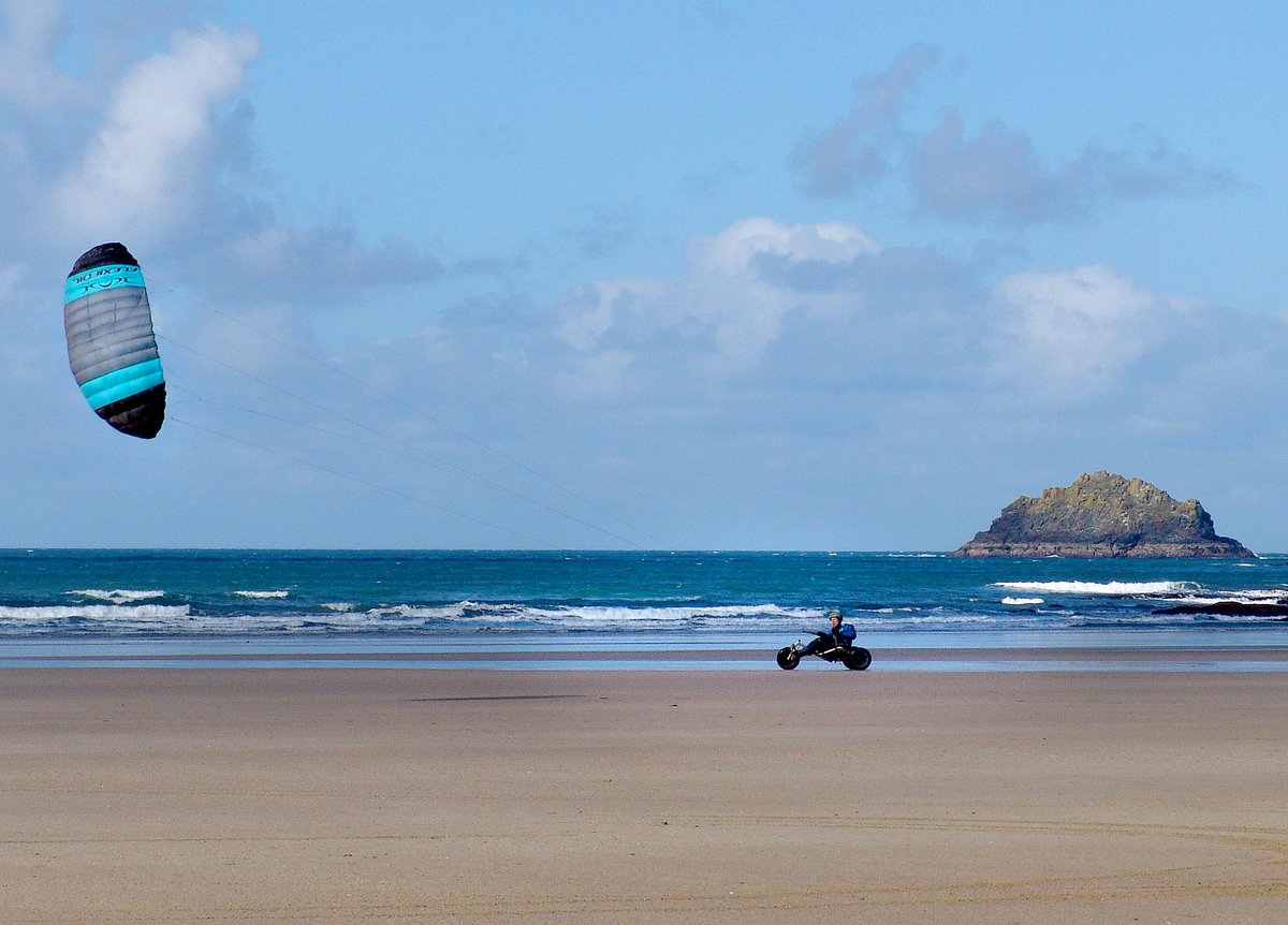 Cornishfarm's tweet photo. Cornwall is blessed with hundreds of lovely beaches around its hundreds of miles of coastline.

Our selection of Cornish Farm Holiday properties are never far from beaches to enjoy. Find out more and book your next break in Cornwall here: https://t.co/RTb4SjzenB

#cornwall #uk https://t.co/2PydBwQoSH