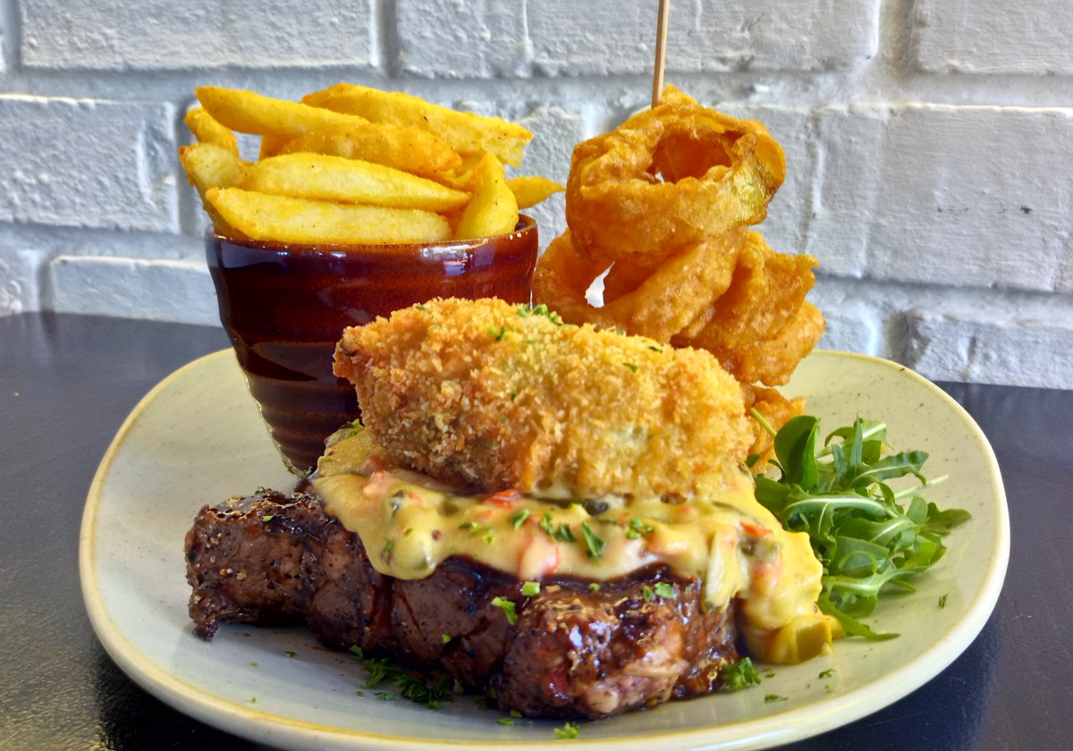 Saveur's #WeeklySpecials from 5pm
Tuesdays -50% off Chalkboard Steak Specials
Wednesdays- 2 for 1 Burger Night
Thursdays- 25% off all Seafood
Mon-Thurs Early Bird Breakfast 7-11:30am
Call 021 786 1919
#SaveurRestaurant #VisitSimonstown #Simonstown #CapeTownFoodies