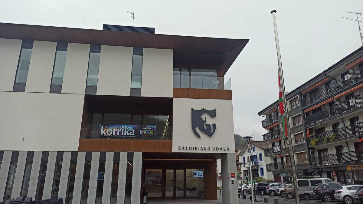 Gaur #Zaldibia.n gertaturiko ezbeharraren inguruko oharra: Lehenik eta behin Zaldibiako herriaren izenean, gure elkartasuna agertu nahi diegu gaur goizean gertaturiko ezbeharrean bizitza galdu duten bi zaldibitarren senide eta lagunei. zaldibia.eus/eu/gaur-zaldib…