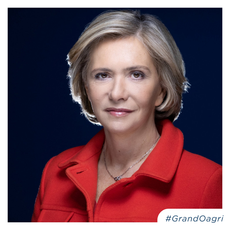 FNSEA's tweet photo. #GrandOagri : @vpecresse, sur scène pour développer son programme agricole "L'#agriculture, c'est la France" !
Le direct 👉 https://t.co/KduzAWL5sR