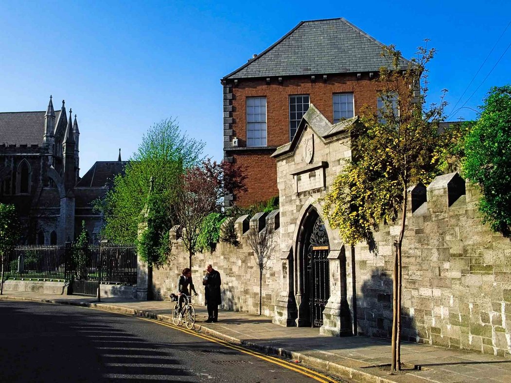 Off to a flying start...surprisingly strong attendance for the first sessions in Marsh's Library of #RenSA22  Delegates can also enjoy an exhibition of Renaissance texts consulted here by the author of Gothic materpiece 'Melmoth the Wanderer' (1820).