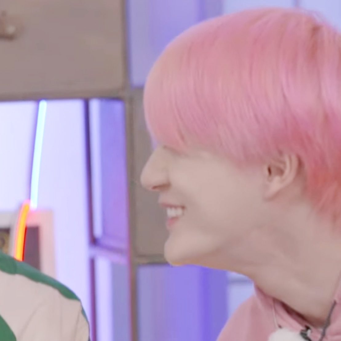 🌷(.◜◡◝)💗