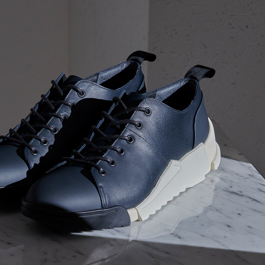 クラシックなアッパーにコンテポラリーなソールをMIXした #LACEUPLOD。spr.ly/6016KQ1ie

[PEACOAT/PEACOAT]

#THEONITSUKA
#ジオニツカ